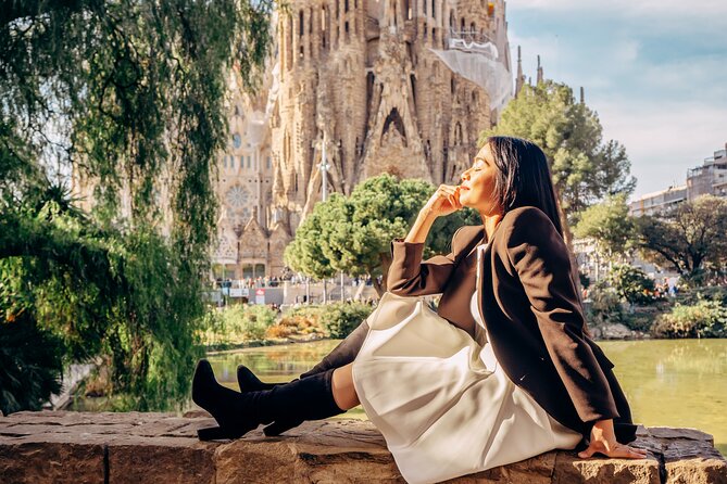 Timeless Barcelona: Your Personal Photoshoot - Meeting point, weather, and cancellation rules