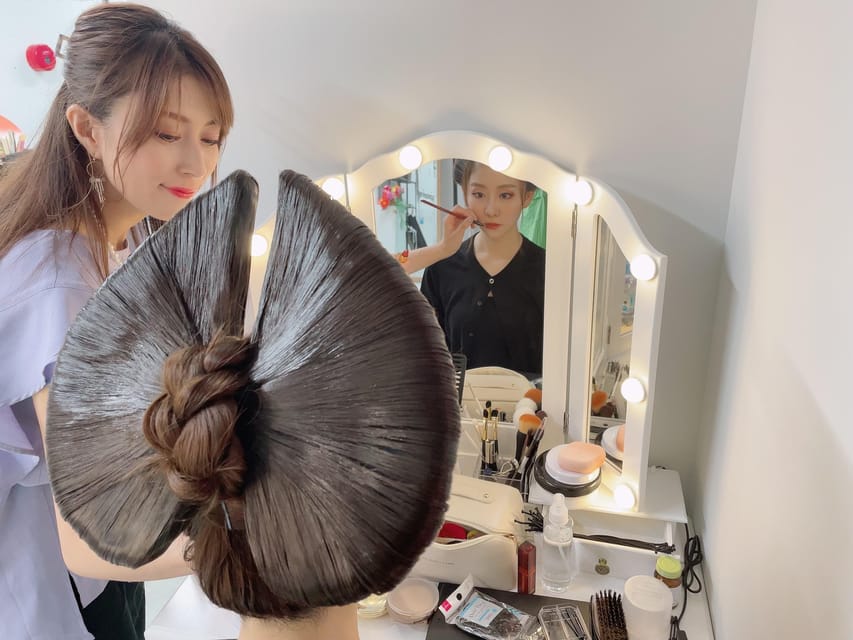 Tokyo: Private Makeover Photography Studio in Luxury Kimono - Dressing in an authentic theater costume