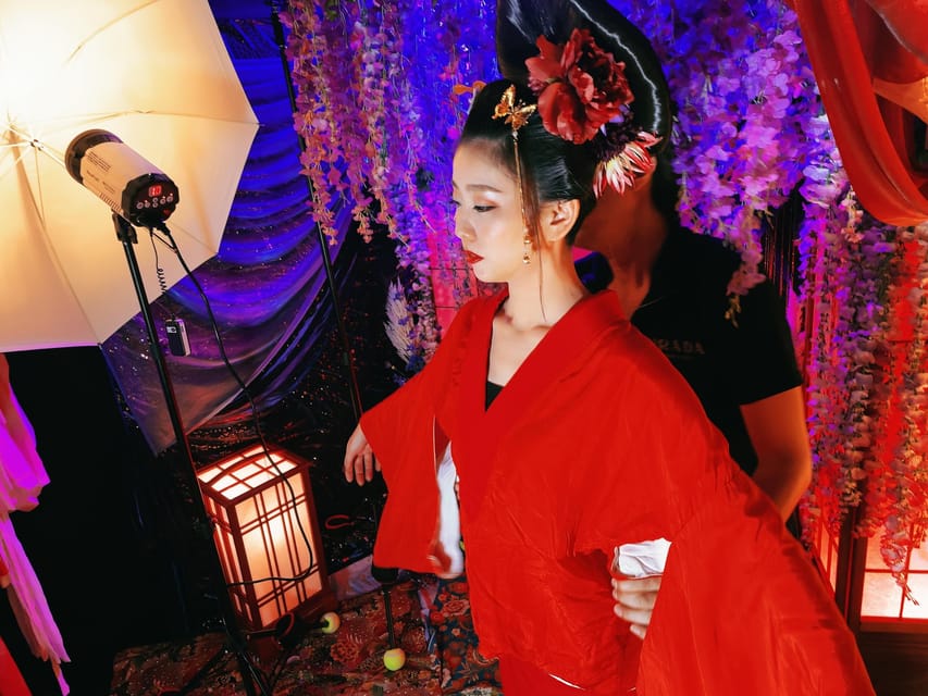 Tokyo: Private Makeover Photography Studio in Luxury Kimono - The private photo booth and pose coaching