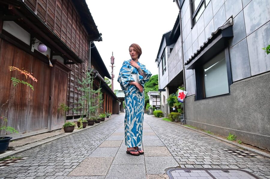 Tokyo Private photo tour with Nightstreet Neon photographer - Guide style and practical comfort