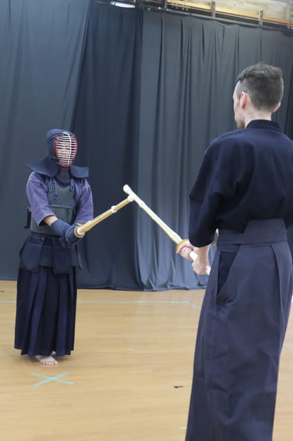 Tokyo: Samurai Experience | Kendo Lesson & Free Photos - Practicing against a protected instructor