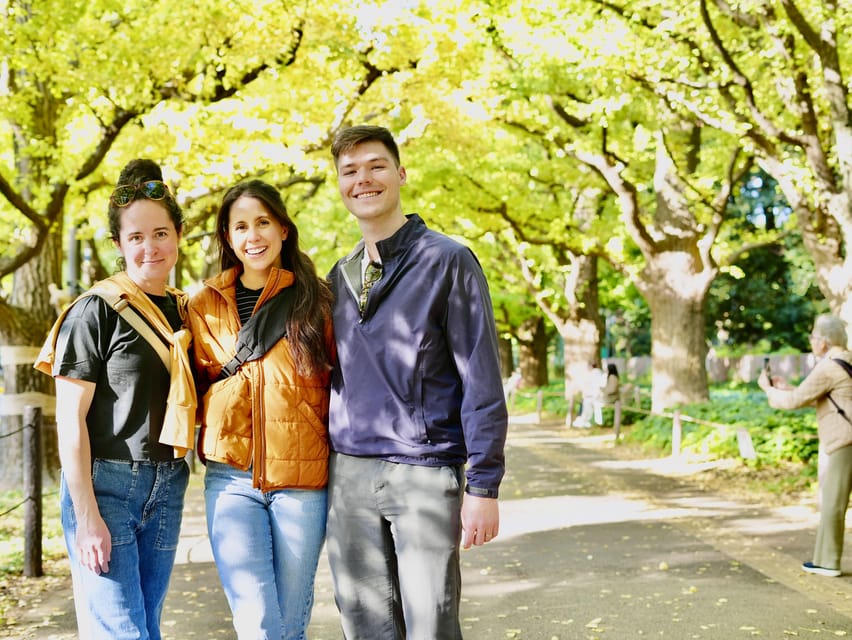 Tokyo: Shinjuku & Shibuya historical guided photoshoot Tour - Starting among the flowers at Shinjuku Gyoen