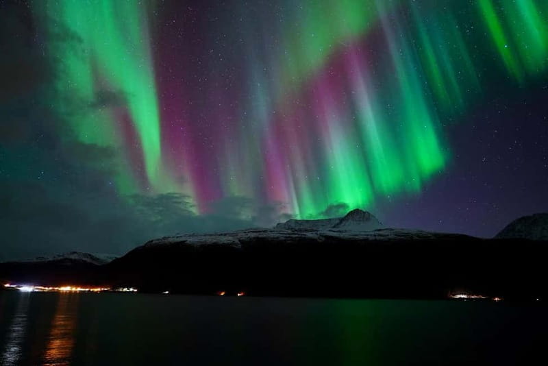 Tromsø: Northern Lights Chase with Local Guide & Free Photos - Key points at a glance