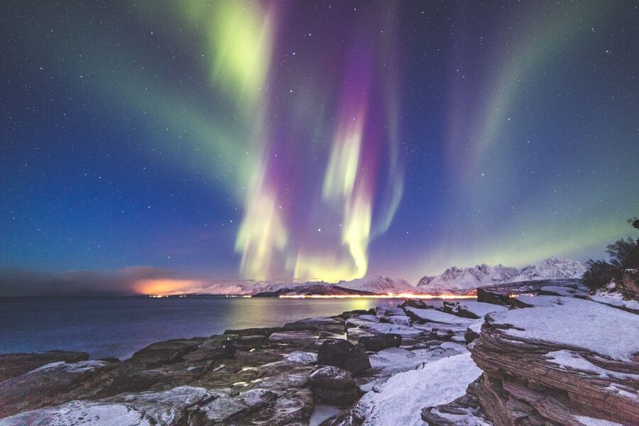 Tromso: Northern Lights Tour with Photographer - Waiting for the Aurora beside a fire