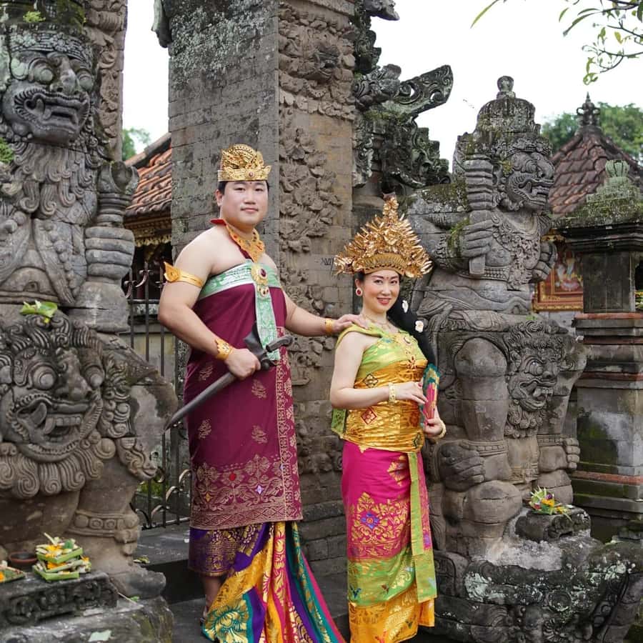 Ubud: Balinese Costume Photoshoot with Make Up - Traditional makeup, hair, and the heat factor
