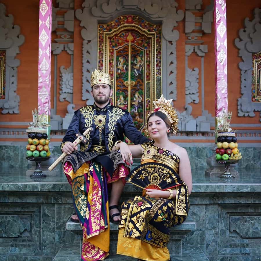 Ubud: Balinese Costume Photoshoot with Make Up - Choosing a Balinese costume and getting dressed