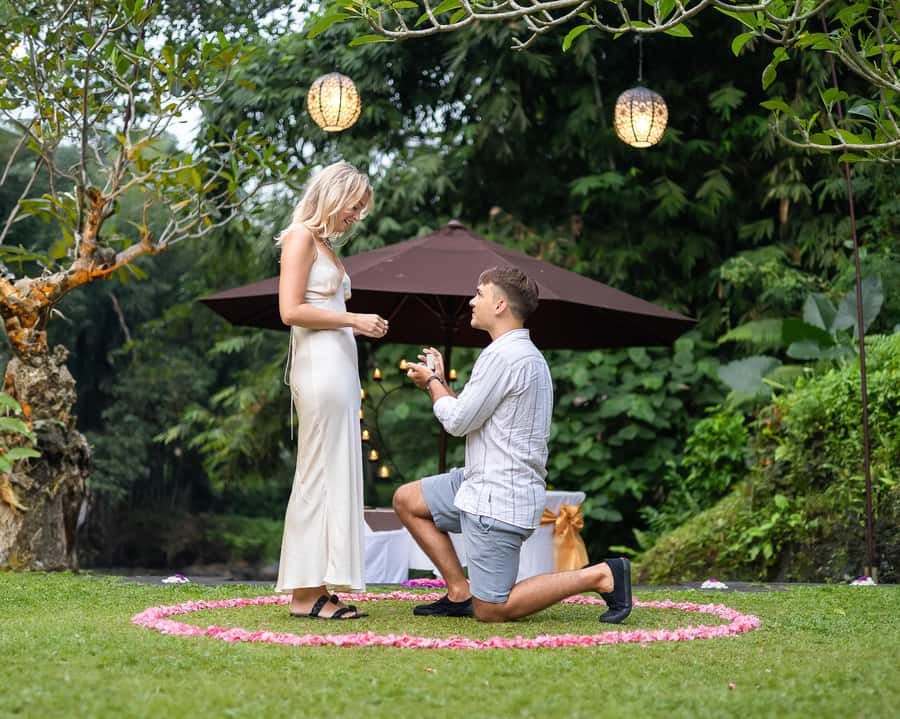 Ubud: Private Tour with Professional Photographer - Kanto Lampo Waterfall: close-up pictures and wet feet