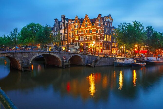 Vacation Photoshoot & Tour in Amsterdam - A photo walk that uses Amsterdam as your studio