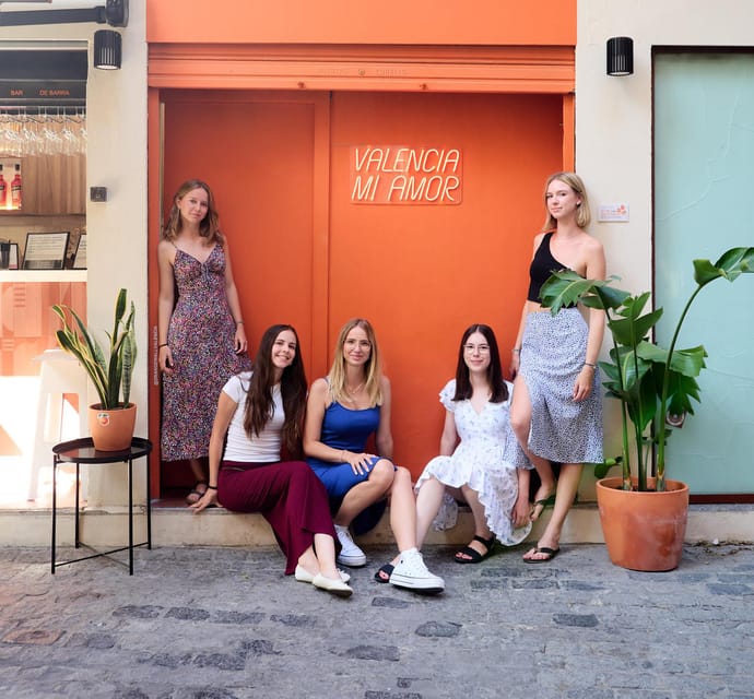 Valencia: Private photo shooting with pro photographer - A photo walk through Valencia’s Old Town