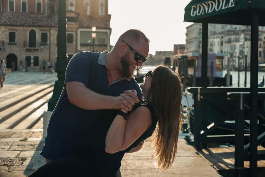 Venice: Exclusive Photoshoot in Hidden Locations - Choosing between 30 minutes and a longer package