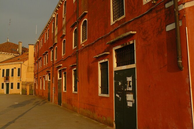 Venice Photography Walking Tour with Private Guide - Daylight route: markets, lanes, and people