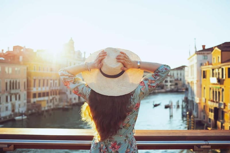 Venice: Photoshoot at The Grand Canal & Rialto Bridge - Walking Toward Rialto Bridge