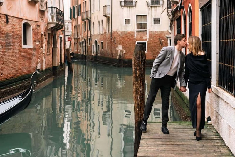 Venice private photo shoot with a local photographer! - Who should book this experience