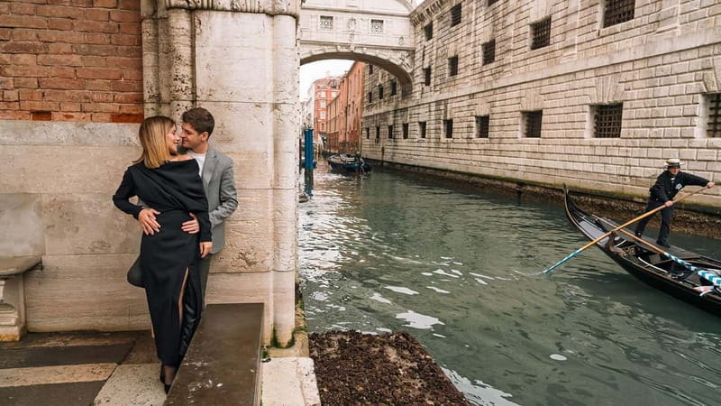 Venice private photo shoot with a local photographer! - Following the route from St. Mark’s Square to quieter canals