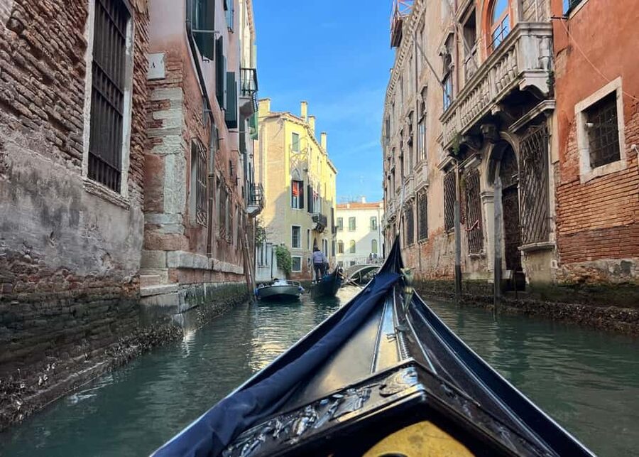 Venice: St Mark’s, Rialto & Instagrammable Gems Walking Tour - The bacaro pause and Venetian daily life