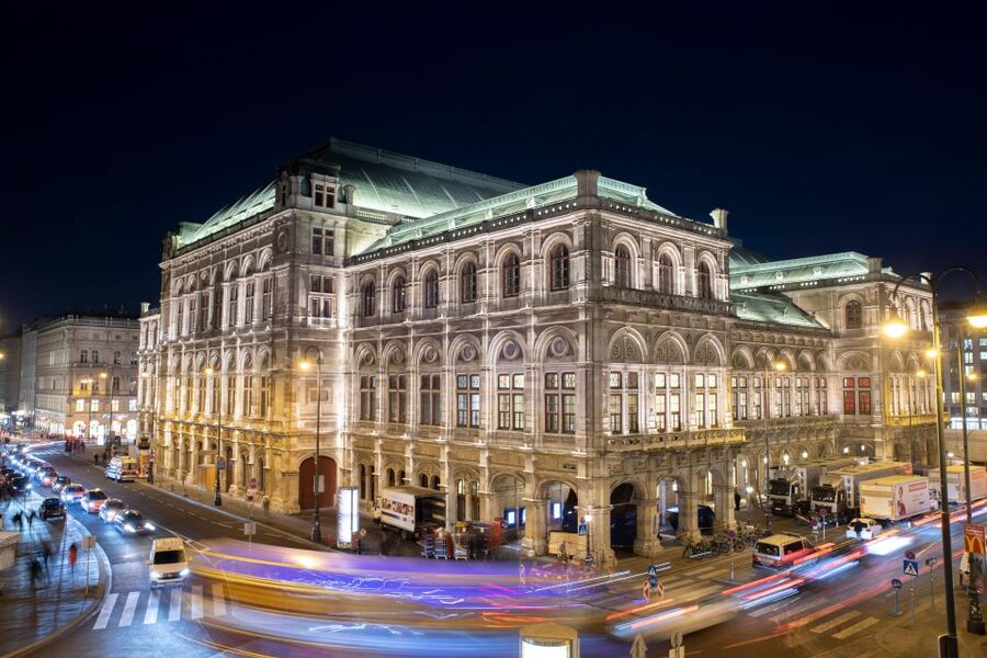 VIENNA AT NIGHT: PRIVATE PHOTO TOUR - Bringing a dedicated camera