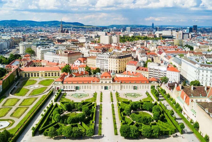 Vienna: Christmas Photoshoot with a Pro Photographer - What this Vienna photo walk is really designed to do