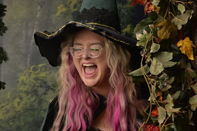 Witch Costume Photo Shoot - Olde Salem Village theatrical set - Why this Salem photo shoot works