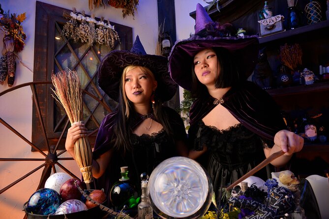 Witch Costume Photo Shoot - Witch Cottage theatrical set - Key points at a glance