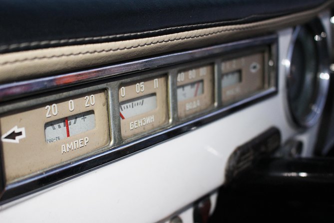 Yerevan city tour with drinks in a classic car with photography - Hrazdan Gorge and the value of the viewpoint