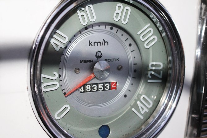 Yerevan city tour with drinks in a classic car with photography - Vernissage and the city’s everyday side
